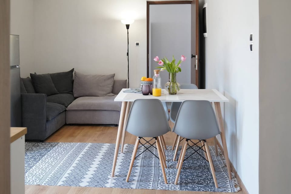 Apartment, 2 Bedrooms, Balcony, Garden View | Dining