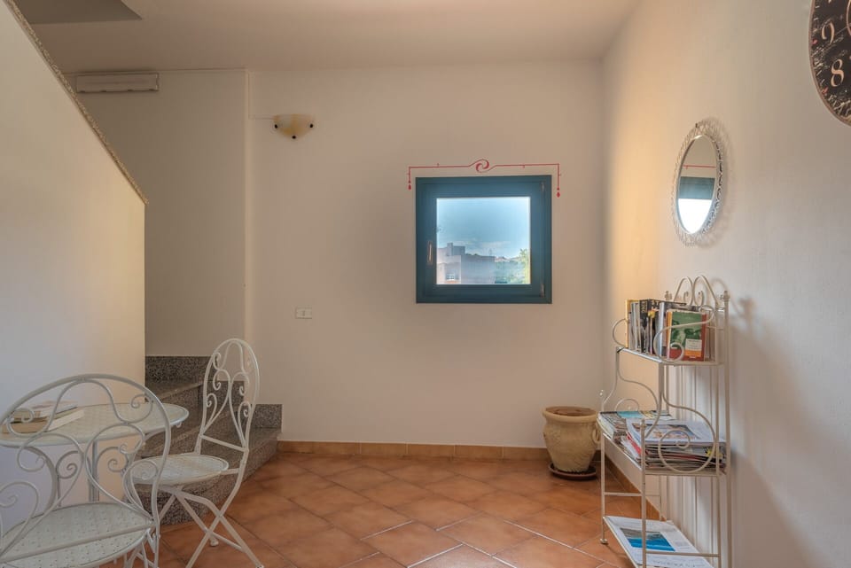 Apartment, 1 Bedroom, Balcony | Interior