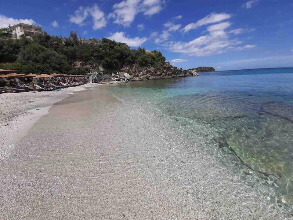 Sonia Rustic Mansion - 5bd 30 Sec Walk T Lodge in Euboea