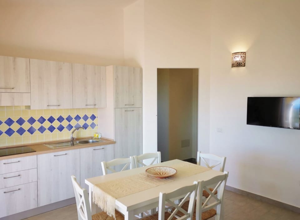Apartment, 3 Bedrooms, Balcony | Dining