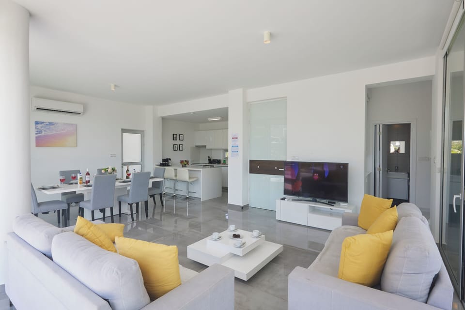 Bungalow, 3 Bedrooms, Private Pool, Garden View | Living area