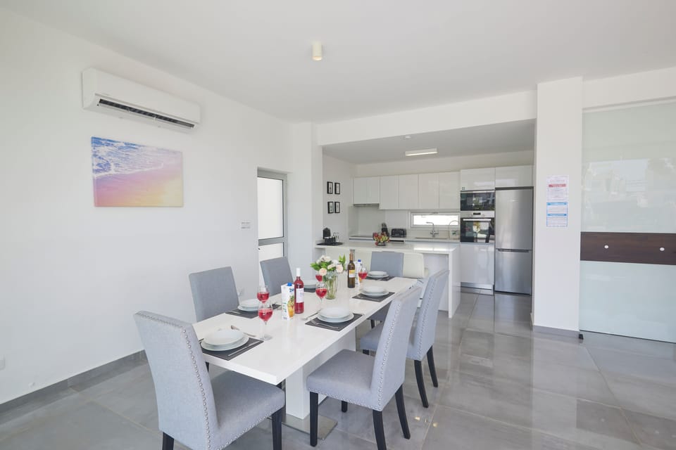 Bungalow, 3 Bedrooms, Private Pool, Garden View | Dining