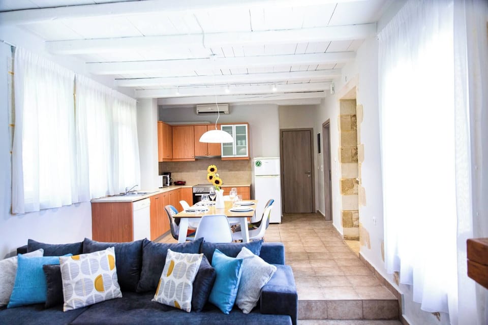 Villa, 3 Bedrooms, Private Pool, Garden View | Living area