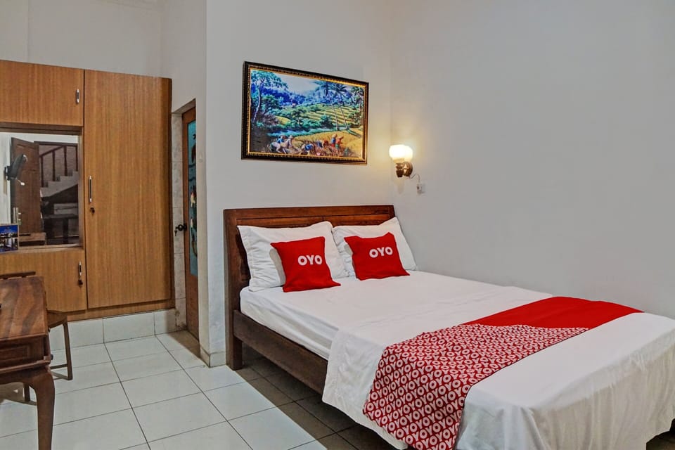Standard Double Room | Desk, laptop workspace, WiFi (free), bed sheets