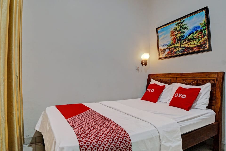 Standard Double Room | Desk, laptop workspace, WiFi (free), bed sheets