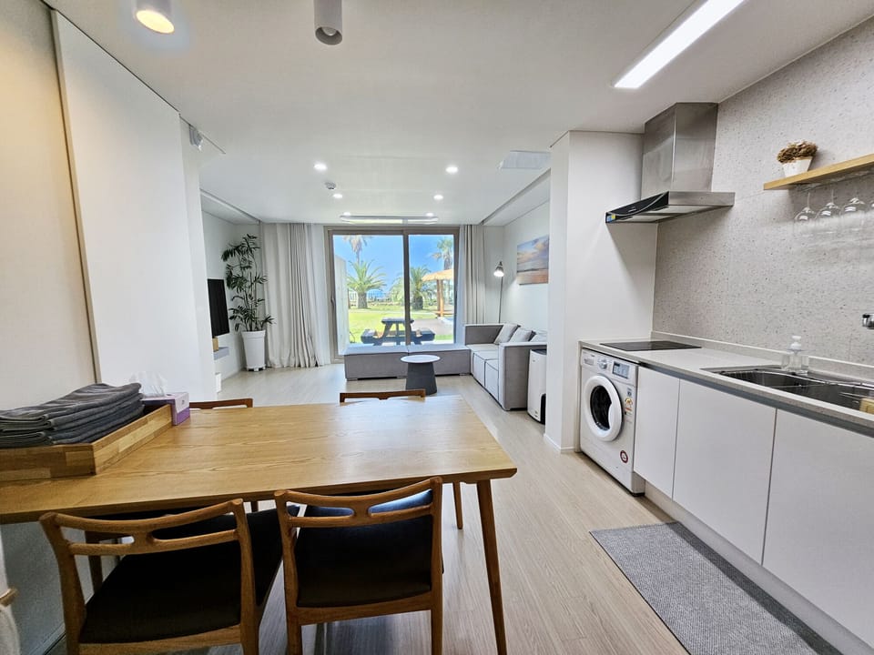 35pyeong deluxe duplex | Private kitchen | Fridge, microwave, electric kettle, rice cooker