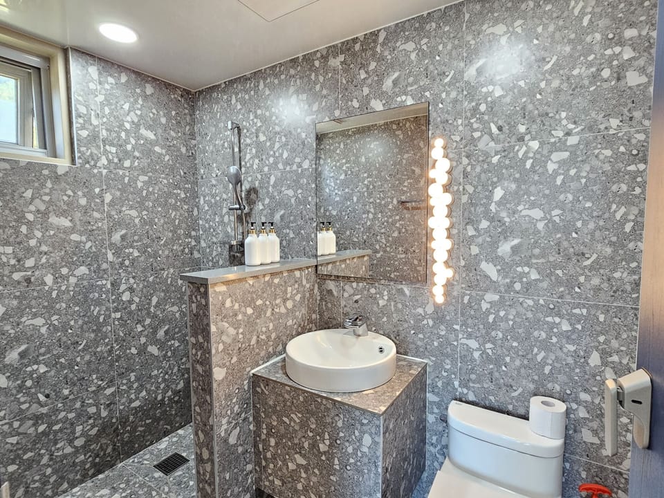 17pyeong 1st floor suite | Bathroom | Hair dryer