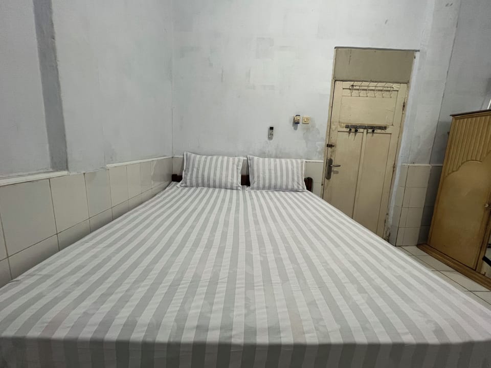 Standard Double Room | WiFi (free), bed sheets