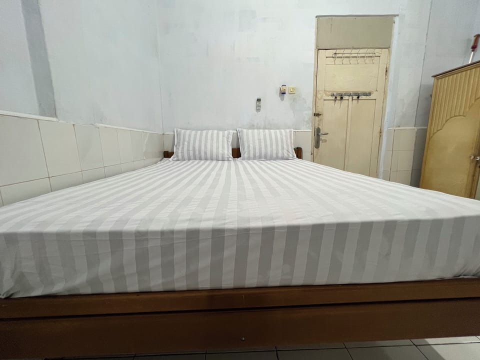 Standard Double Room | WiFi (free), bed sheets