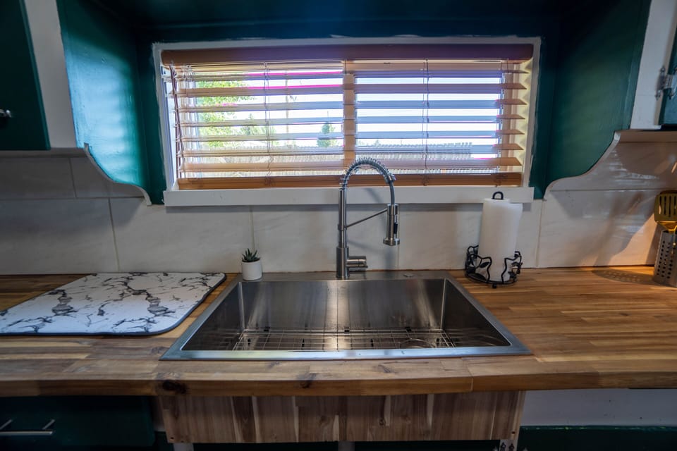 Kitchen Sink. To turn the faucet on extend the handle outward to the right.