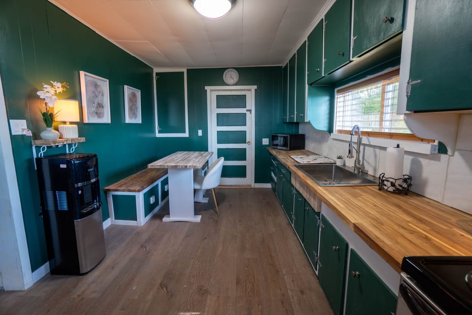 Cook something on up! This kitchen is absolutely stocked.