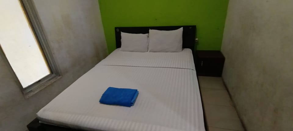 Basic Double Room | WiFi (free), bed sheets