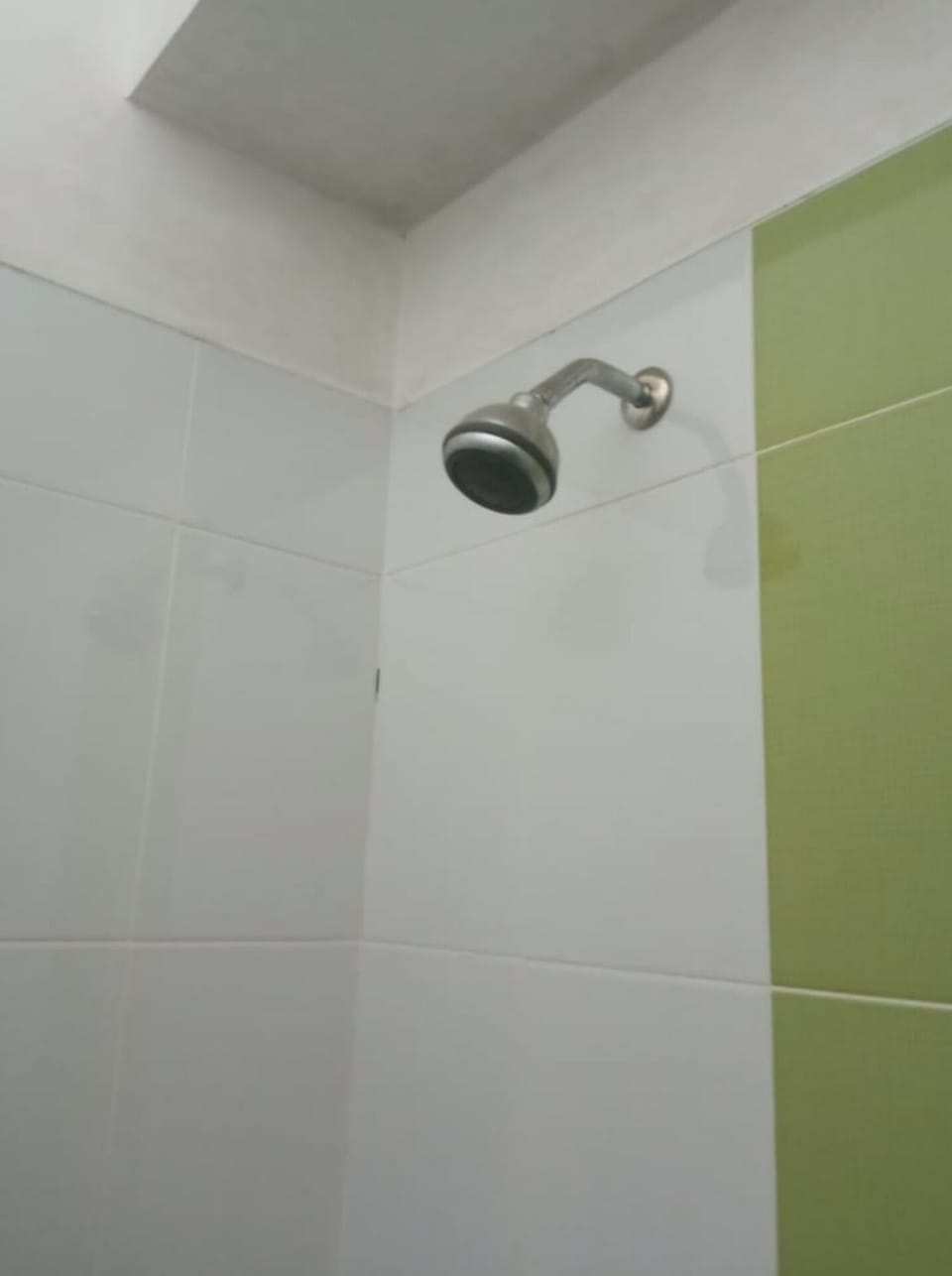 Deluxe Twin Room | Bathroom | Shower, rainfall showerhead, soap
