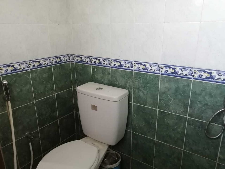 Standard Double Room | Bathroom | Shower, towels