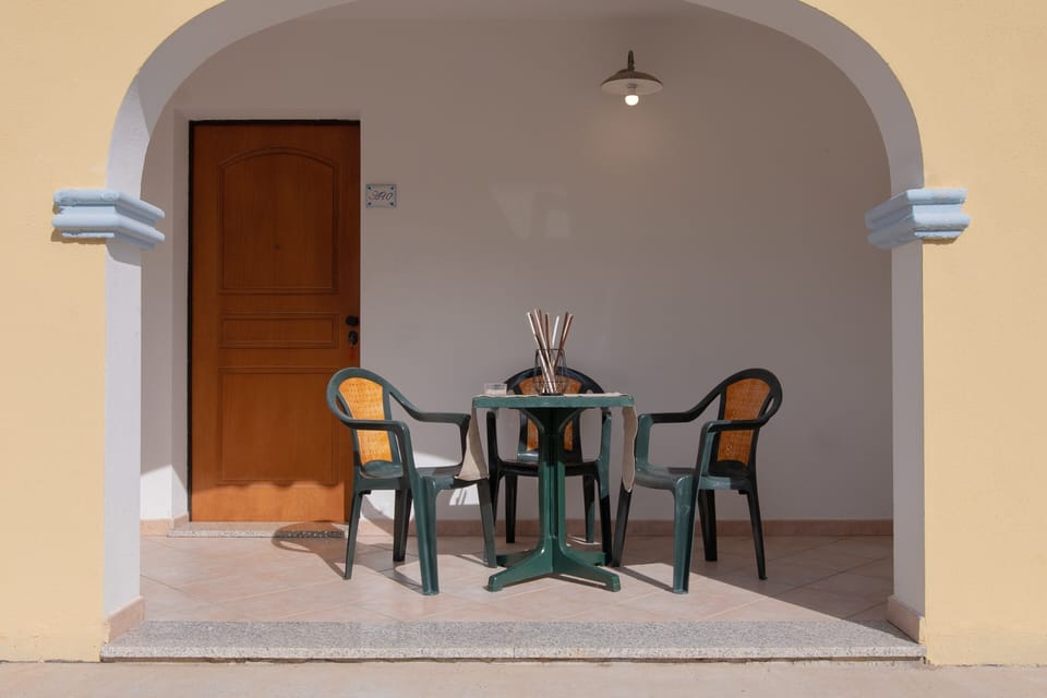 Apartment, 2 Bedrooms, Balcony | Outdoor dining