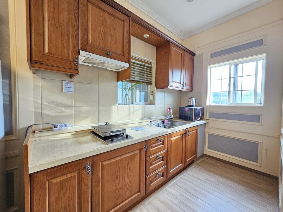 22 PY (2F) | Private kitchen | Electric kettle