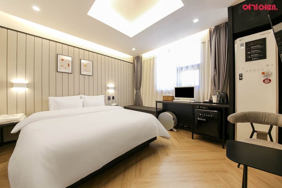 Superior Room | Down comforters, desk, free WiFi, bed sheets