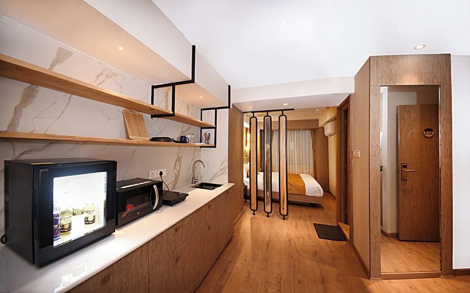 Apartment | Premium bedding, memory foam beds, minibar, desk