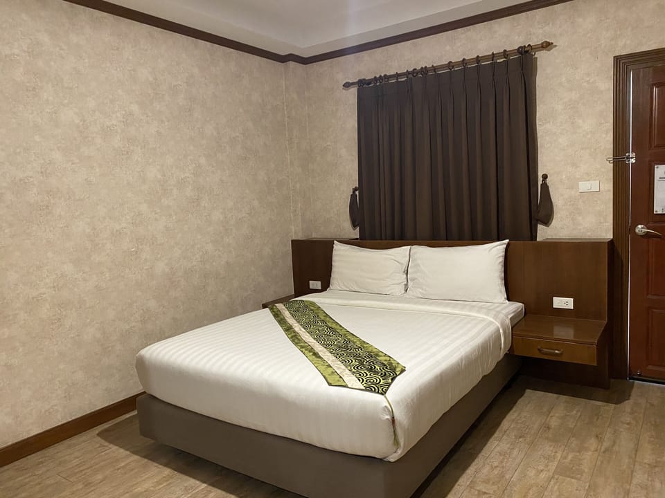 Standard Double Room | Iron/ironing board, free WiFi