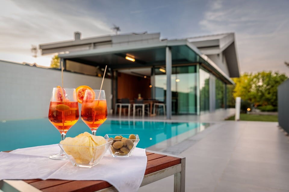 Building Exterior, Outdoor, Pool
