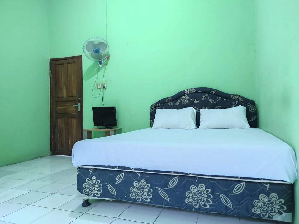 Standard Double Room | WiFi (free), bed sheets