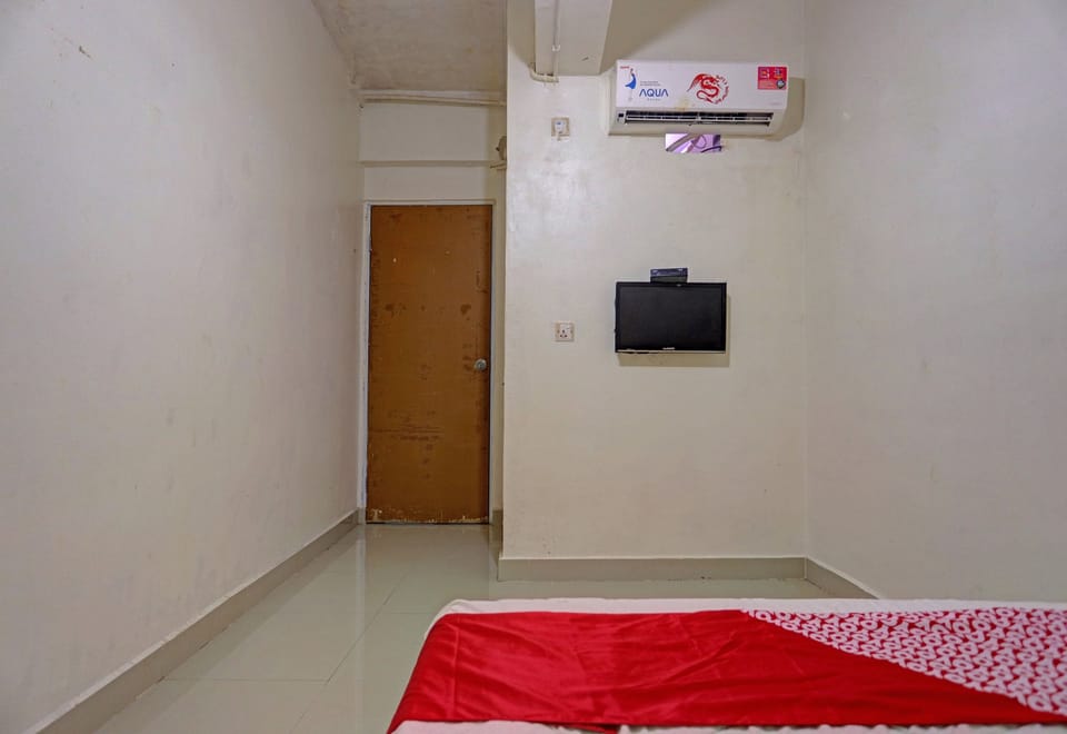 Deluxe Double Room | Desk, WiFi (free), bed sheets