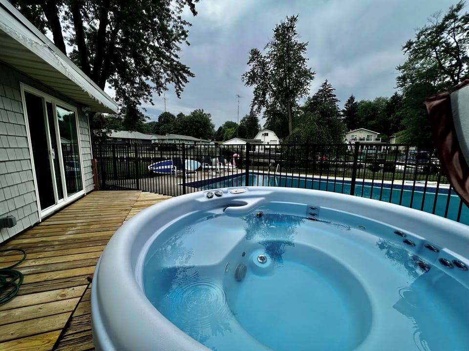 Outdoor spa tub