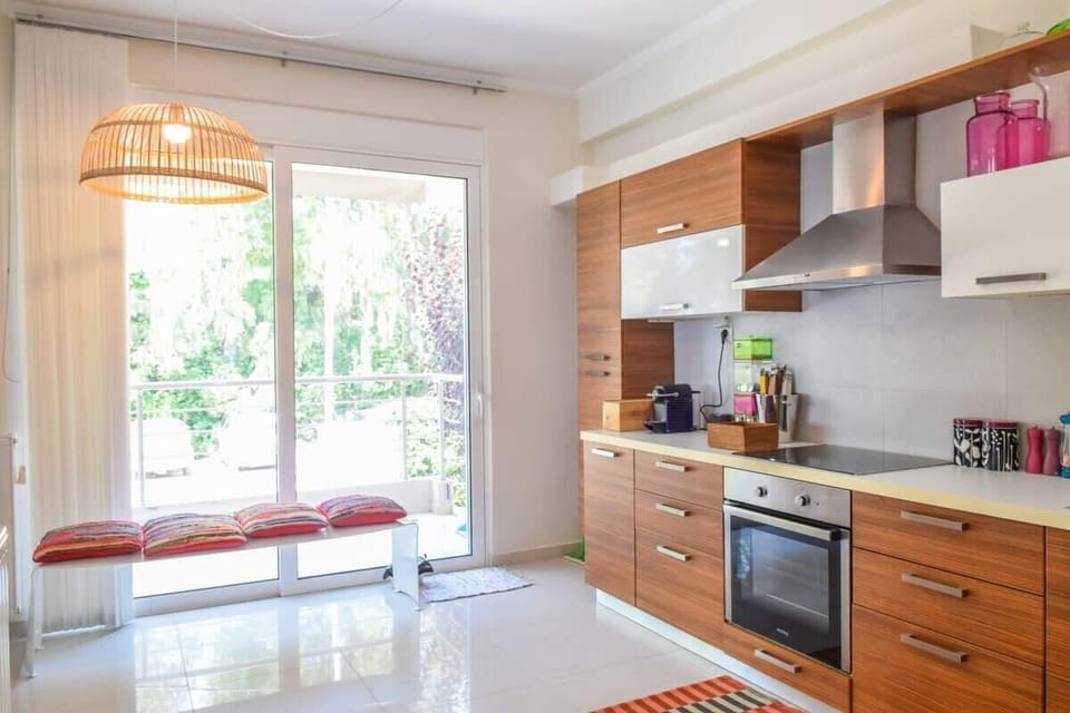 Bright, modern kitchen