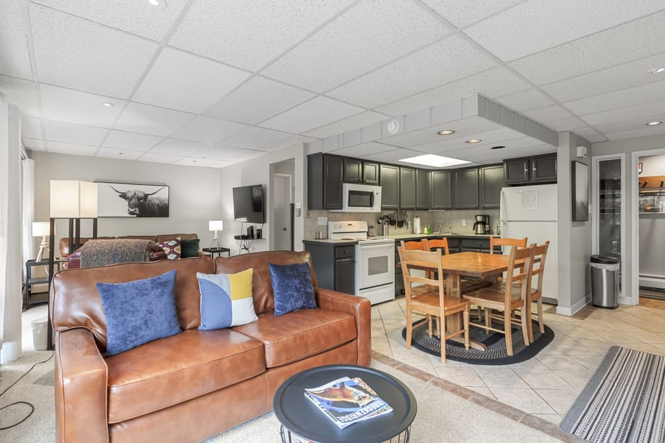 open floorplan
spacious living area, dining area & kitchen