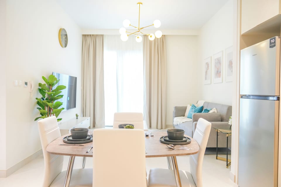 Deluxe Apartment, 1 Bedroom, Balcony | Dining room
