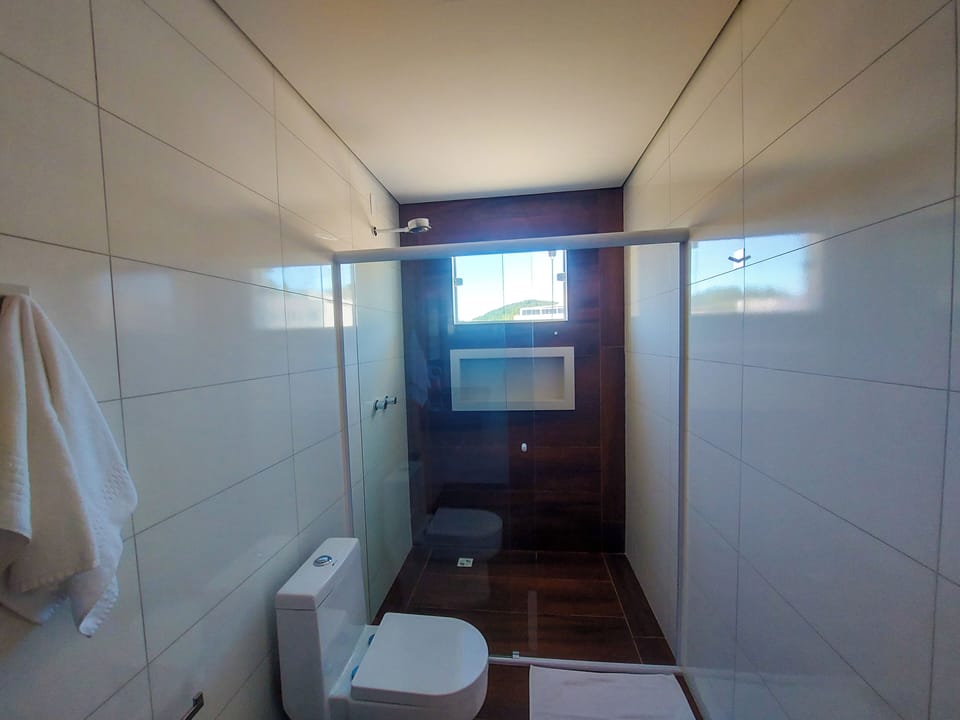 Standard Quadruple Room, 4 Bedrooms | Bathroom | Towels