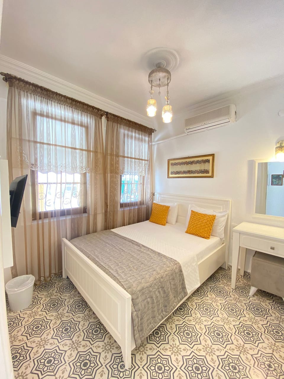 Standard Room | Minibar, desk, iron/ironing board, free WiFi