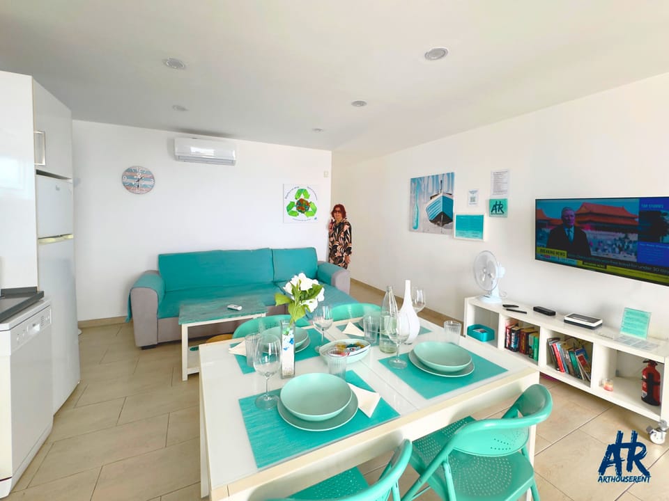 TV and multimedia,Living room,Seating area