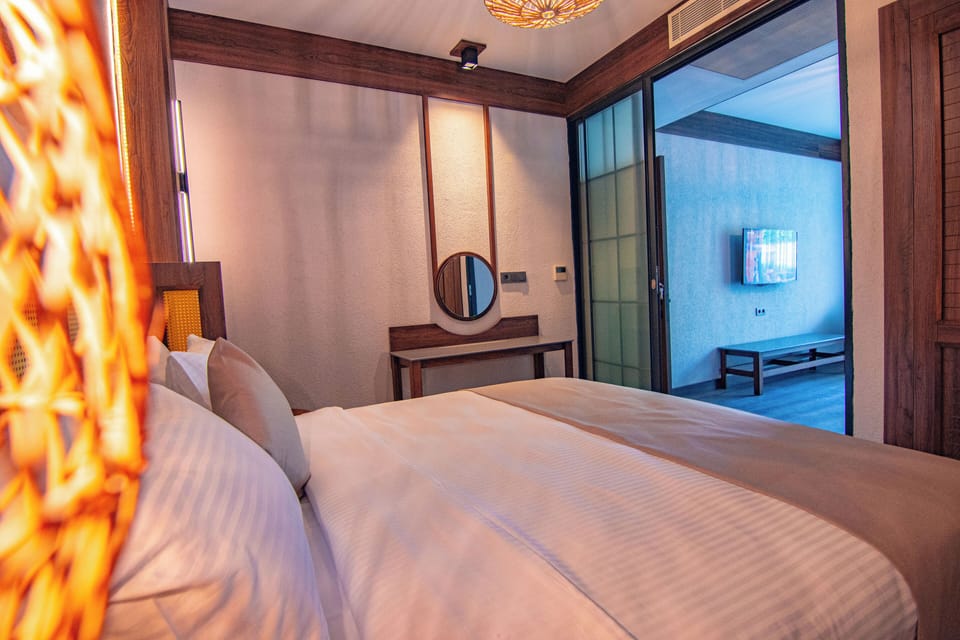 Family Suite | Hypo-allergenic bedding, minibar, in-room safe, desk