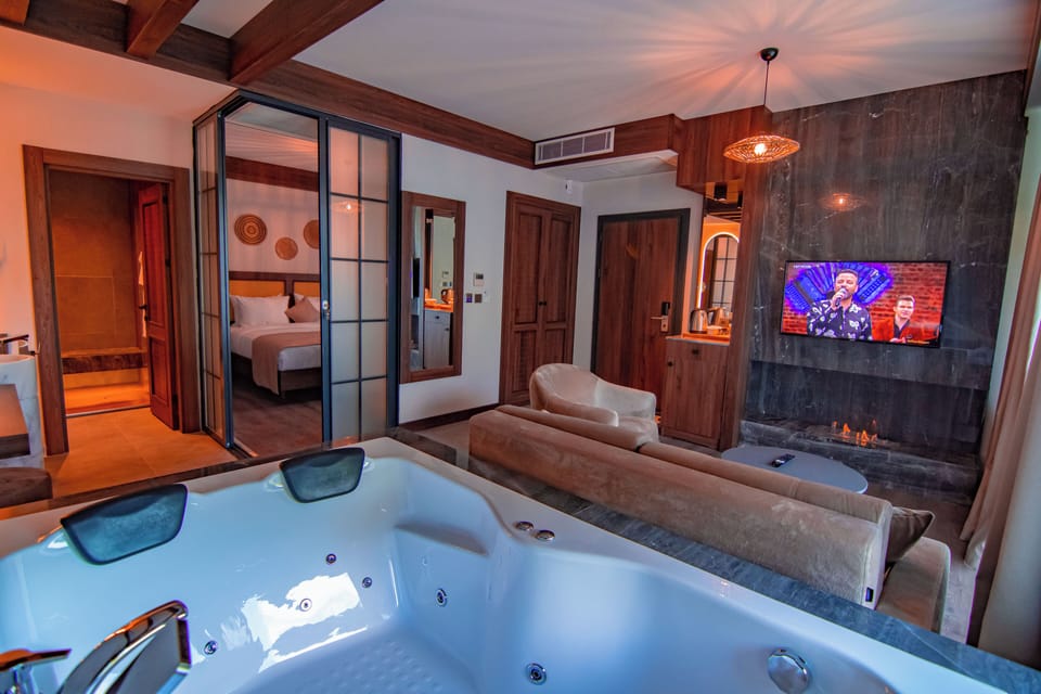 Deluxe Suite | Jetted tub