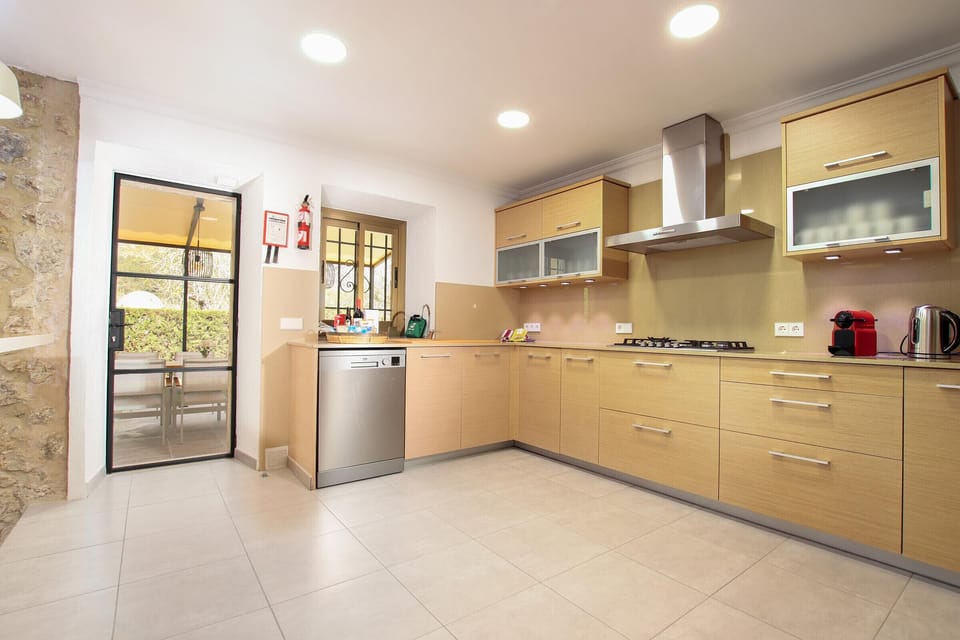 Spectacular villa near Pollensa for 12 people
