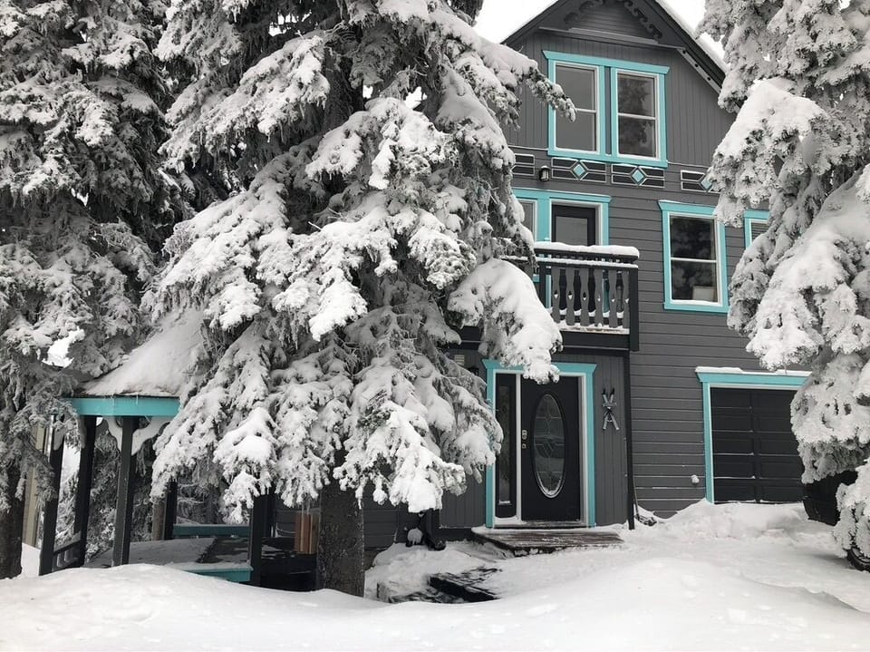 Parking Area in Front of House 
