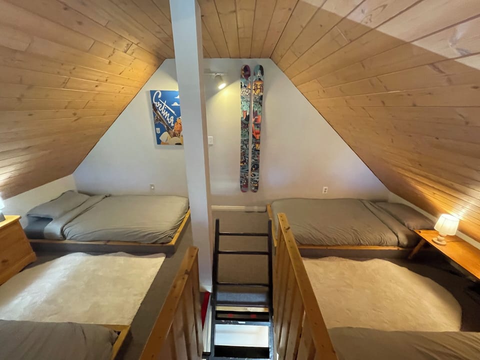 4 Twin Beds in Loft 