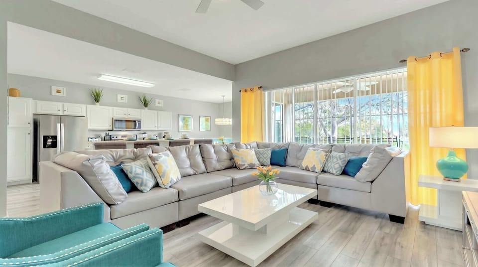 House, Multiple Beds, Pool Access, Pool View (7797BC WH) | Living area