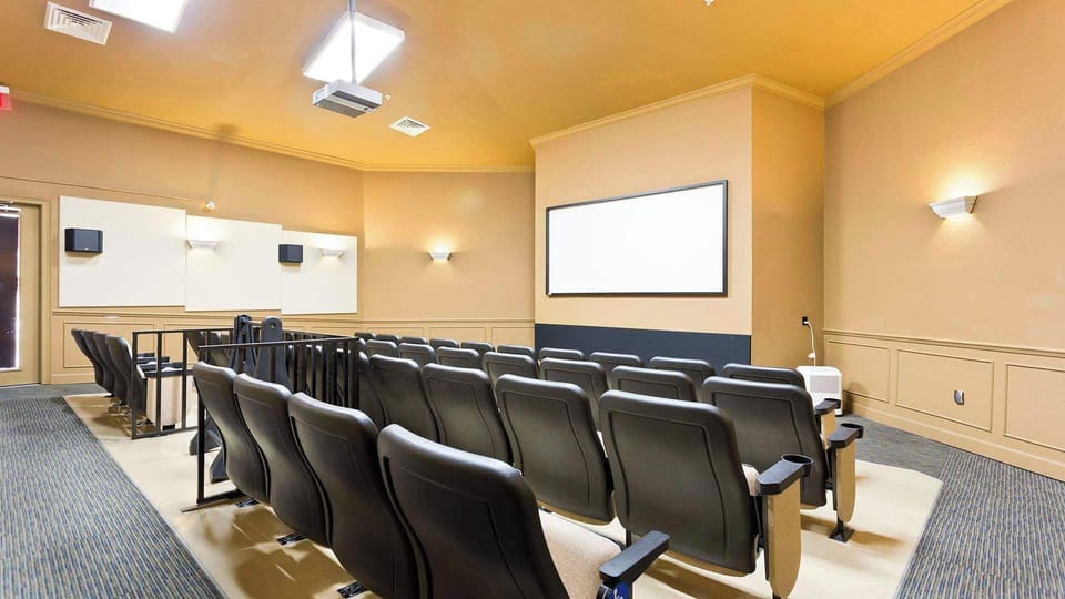 House, Multiple Beds, Pool Access, Pool View (2609DS WH) | Meeting facility