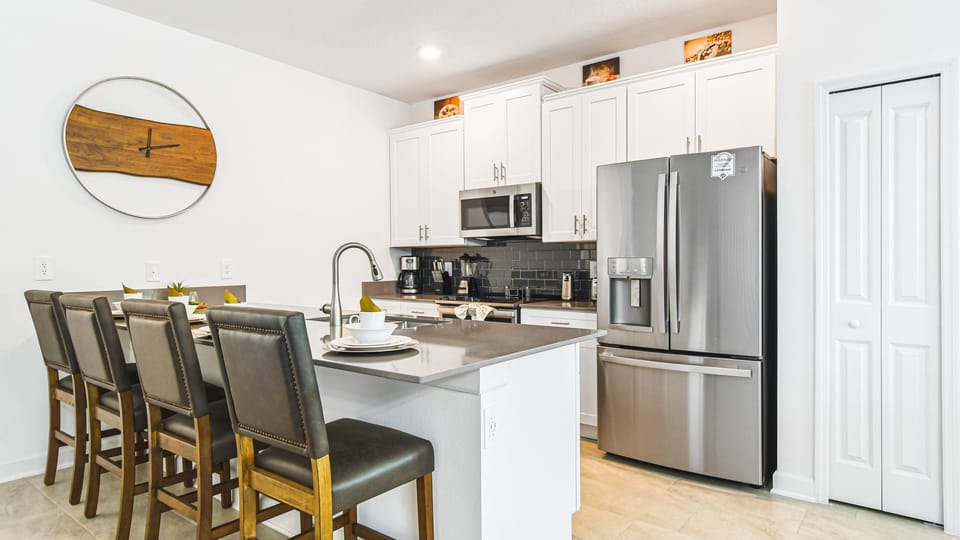 House, Multiple Beds, Pool Access (2609RT SL) | Private kitchen | Coffee/tea maker, electric kettle
