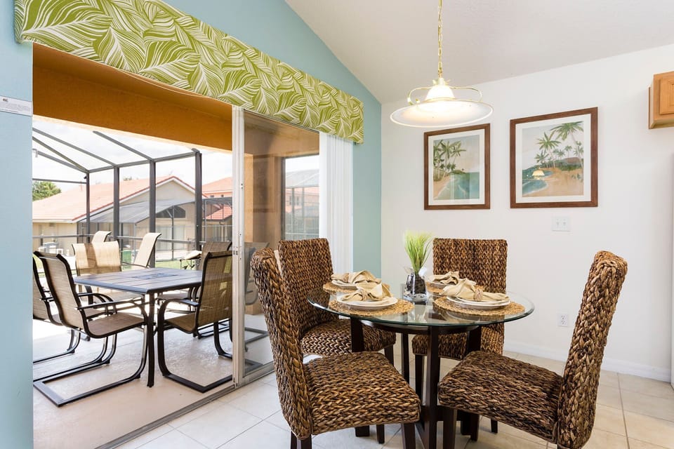 House, Multiple Beds, Pool Access, Pool View | Dining