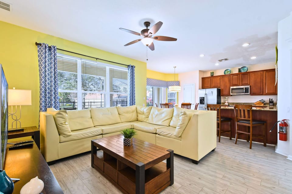 House, Multiple Beds, Pool Access, Pool View (2536HS WH) | Living area