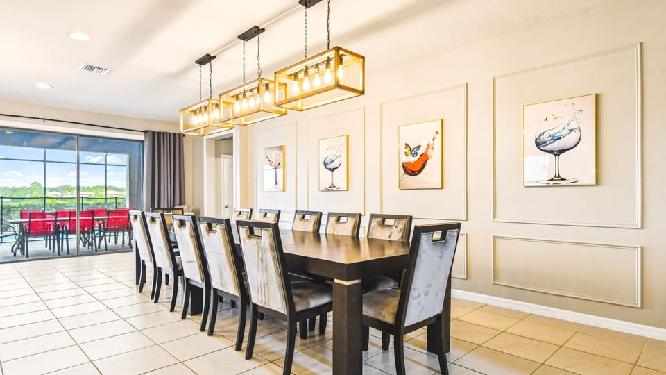 House, Multiple Beds, Pool Access, Pool View | Dining