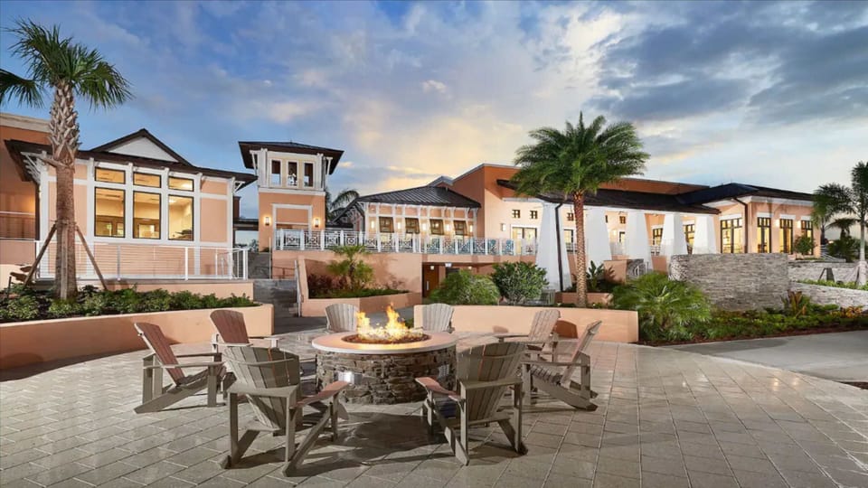House, Multiple Beds, Pool Access (8915CBD Solara_01) | Outdoor dining