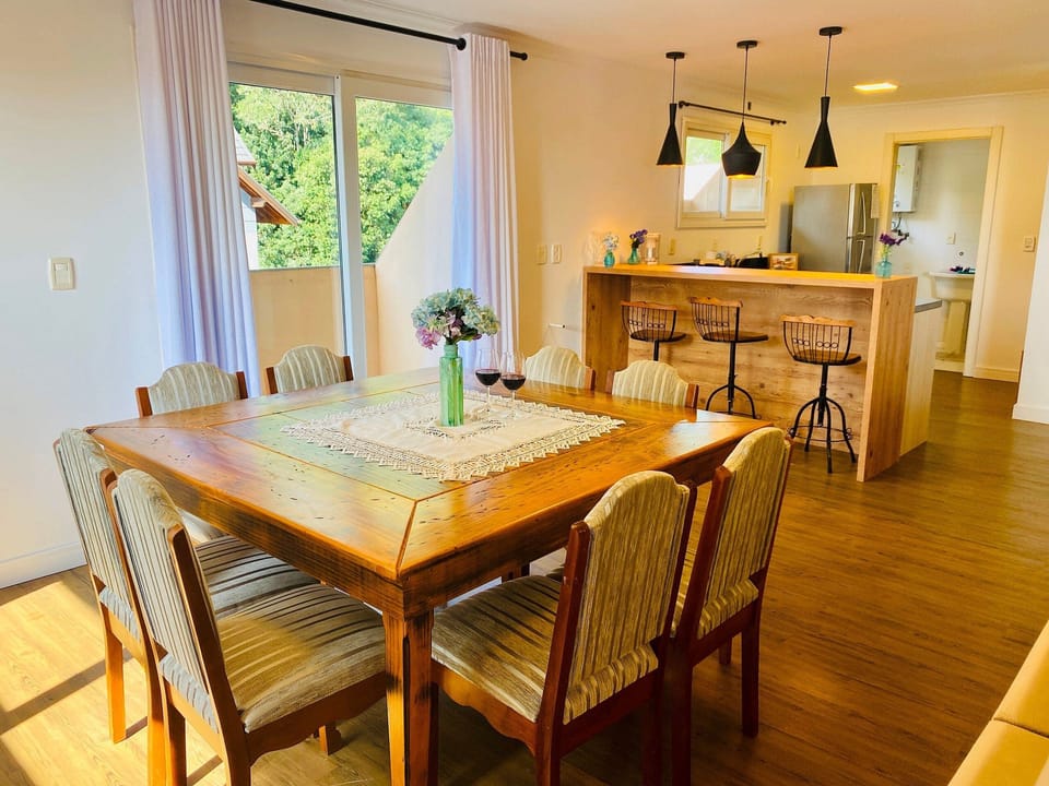 Basic Apartment | Dining