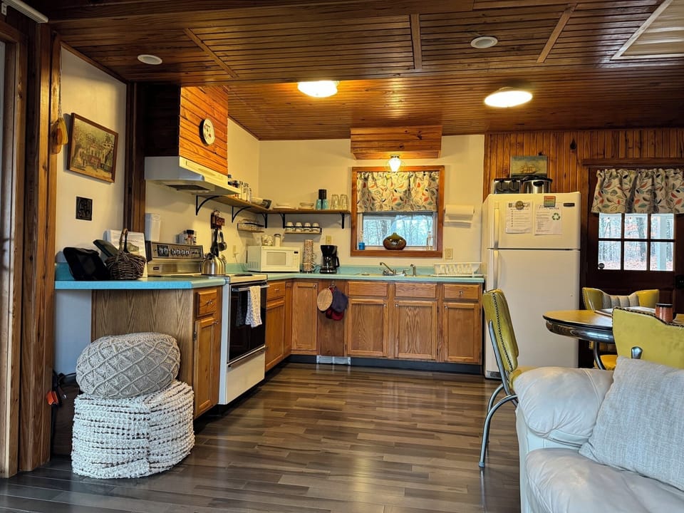 Retro kitchen and eating area