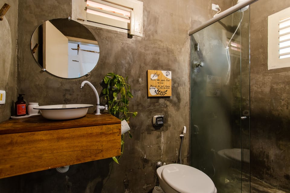 Coqueiro | Bathroom | Free toiletries, towels