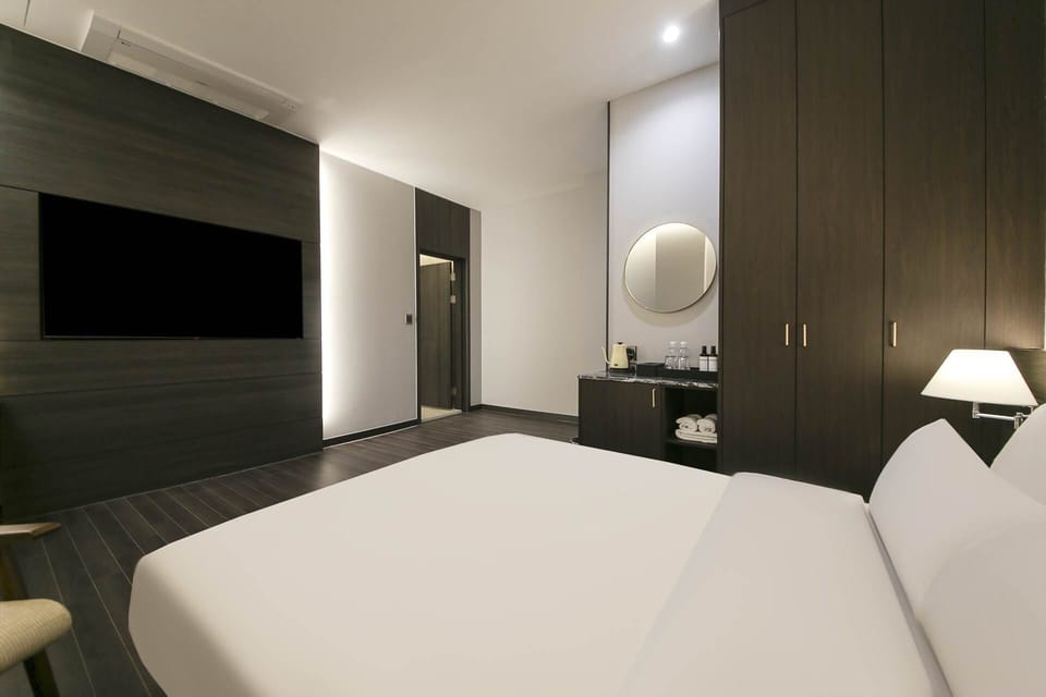 Deluxe Double Room | Premium bedding, in-room safe, desk, laptop workspace