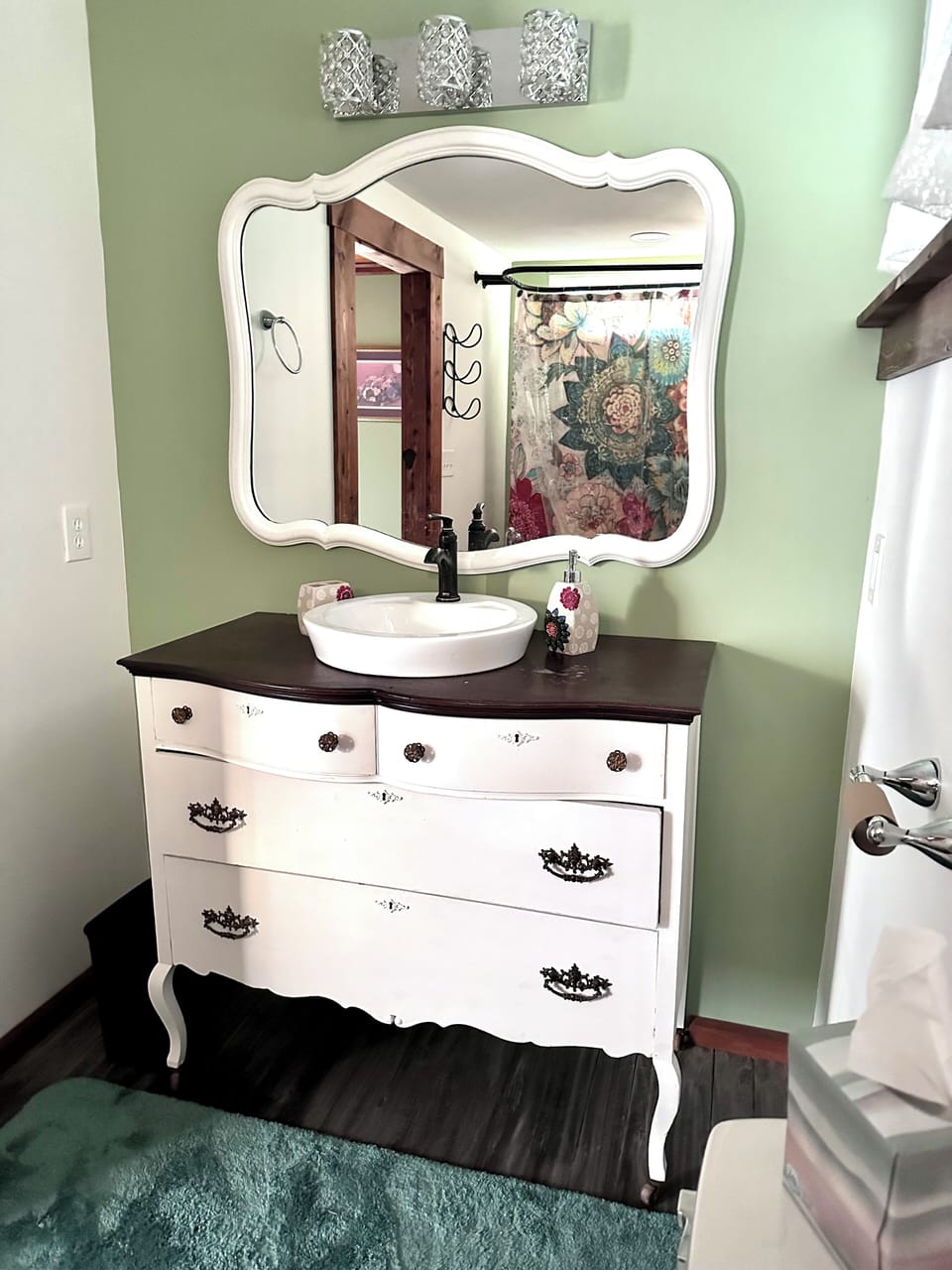 the beauty is in the detail int he master bath.